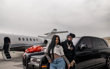 O rapper 6ix9ine, surpreendeu a sua namorada com um carro novo "Rolls Royce"