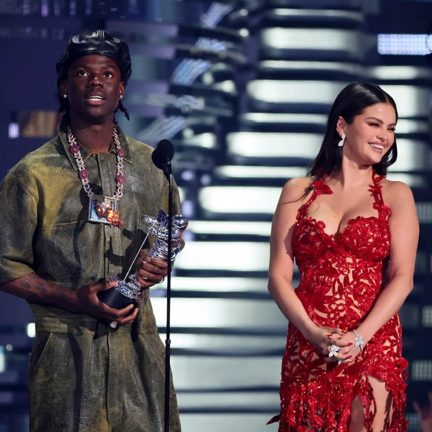 Rema e Selena Gomez ganham o primeiro prêmio de Melhor Afrobeats VMAs