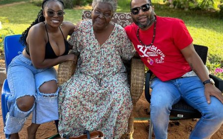 "Hoje foi um dia abençoado, passamos a tarde com a mamã Paulina Chieziane, que honra meu Deus"