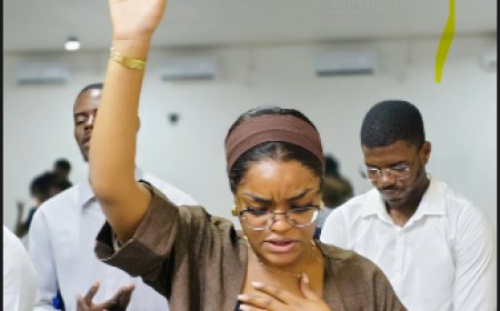 Liriany Castro celebra 27 anos e entrega a sua vida a Cristo