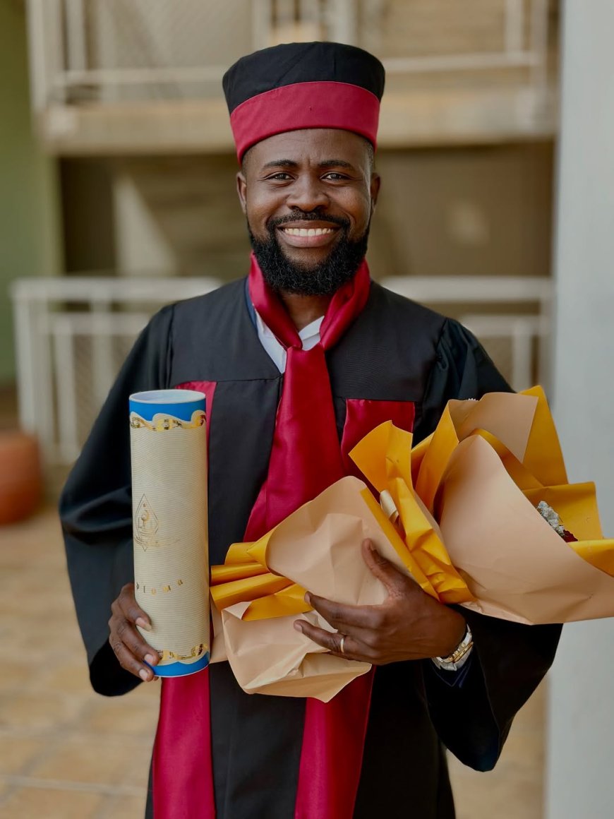 Kyaku Kyadaff recebe título de Mestre em Governação e Gestão Pública pela Universidade Agostinho Neto