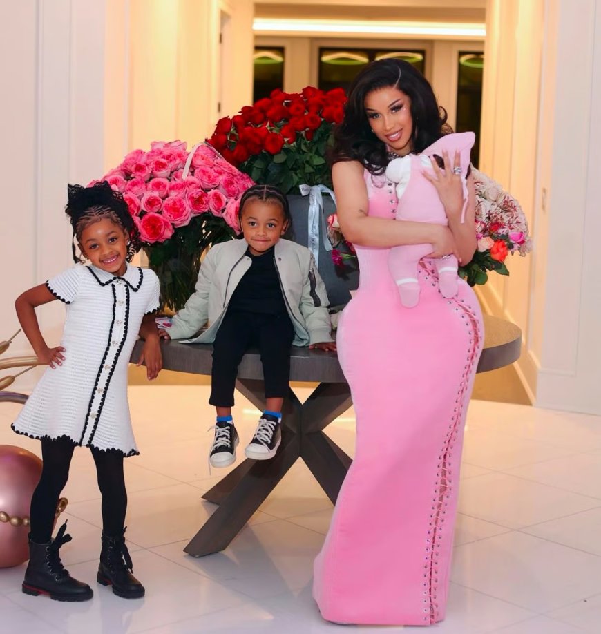 “Sou mãe solteira de 3 filhos, por favor, compre meus CDs” — Cardi B surpreende fãs ao vender álbuns no trânsito