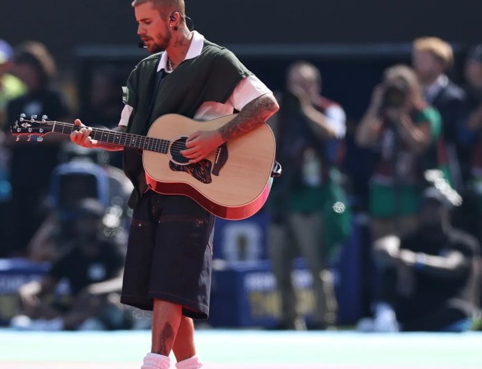 Justin Bieber surpreende ao entoar louvor a Deus em plena Copa do Mundo